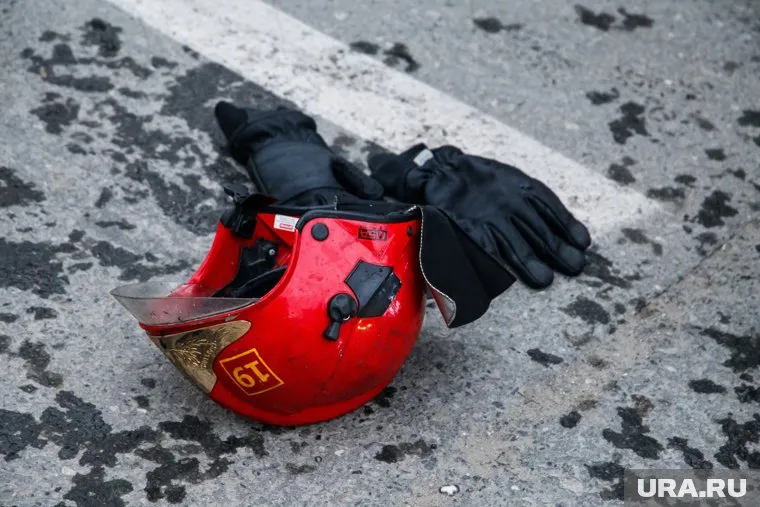 Дмитрий Махонин отметил, что на счету погибших пожарных сотни спасенных жизней