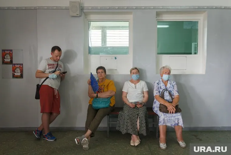 В Госдуме предложили платить пенсионерам за вакцинацию