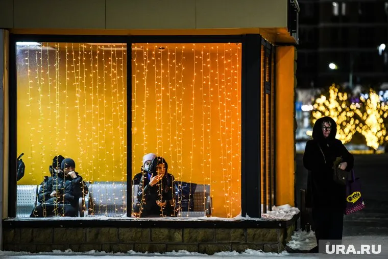 Жителей ЯНАО возмутила остановка на велодорожке