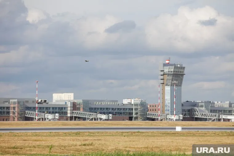 Житель Самары, летевший в Екатеринбург из Москвы, был нетрезв и вел себя вызывающе