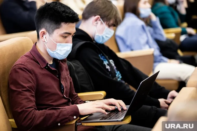 Ради студентов в УрФУ увеличили время работы военно-учетного стола (архивное фото)