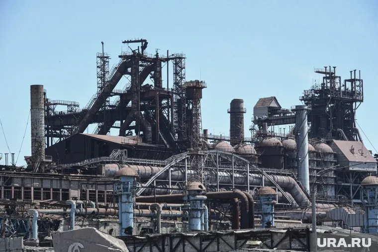 Рабочие места хотят сохранить без восстановления вредного производства на «Азовстали»
