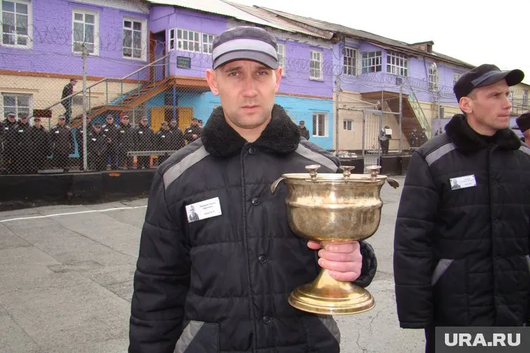 Возможно, в ГУФСИН надеются, что святыня волшебным образом исправит ситуацию?