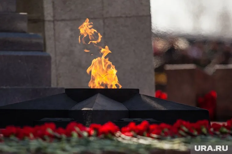 Вечный огонь стал парковкой для пенсионерки из Якутска