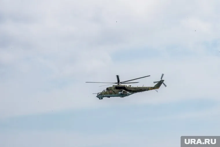 Вместе с пилотом Максимом Кузьминовым, на борту Ми-8 находились двое военнослужащих