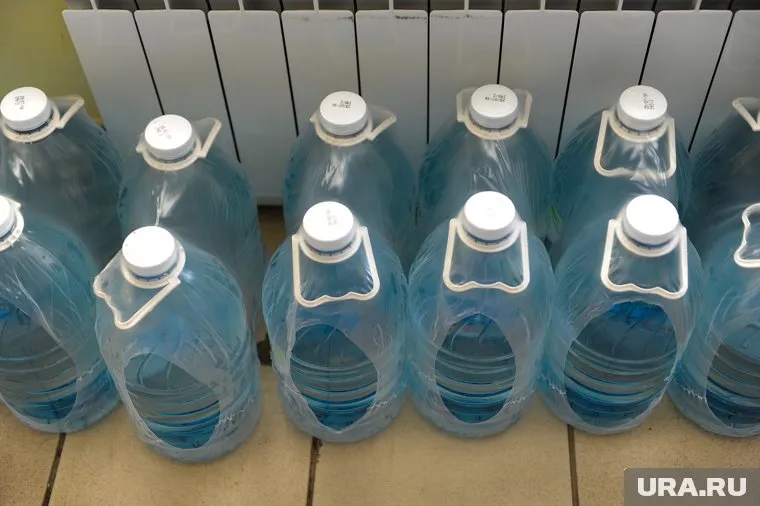 Водителям бесплатно раздают питьевую воду