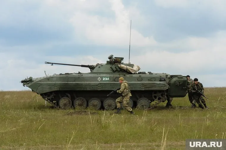 Тяжелая машина раздавила военнослужащего