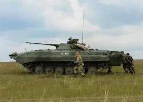 В Елани срочник на БМП задавил контрактника