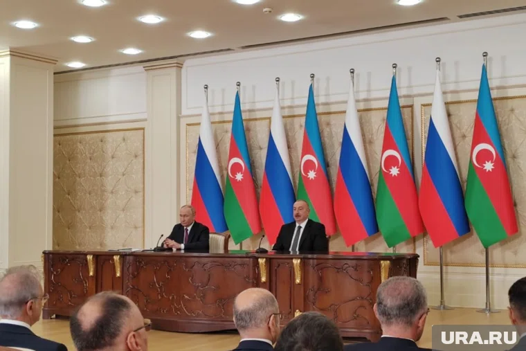 В ходе беседы главы государств обсудили актуальные вопросы двусторонних отношений