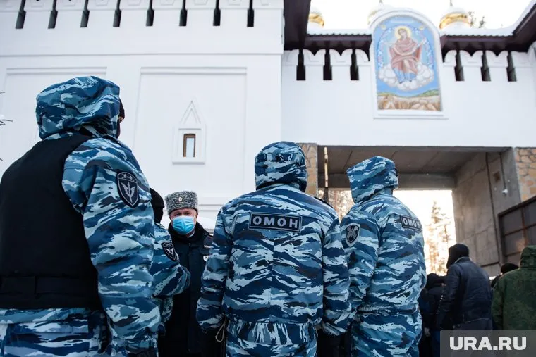 По мнению сторонников опального старца, силовой захват обители произойдет уже скоро