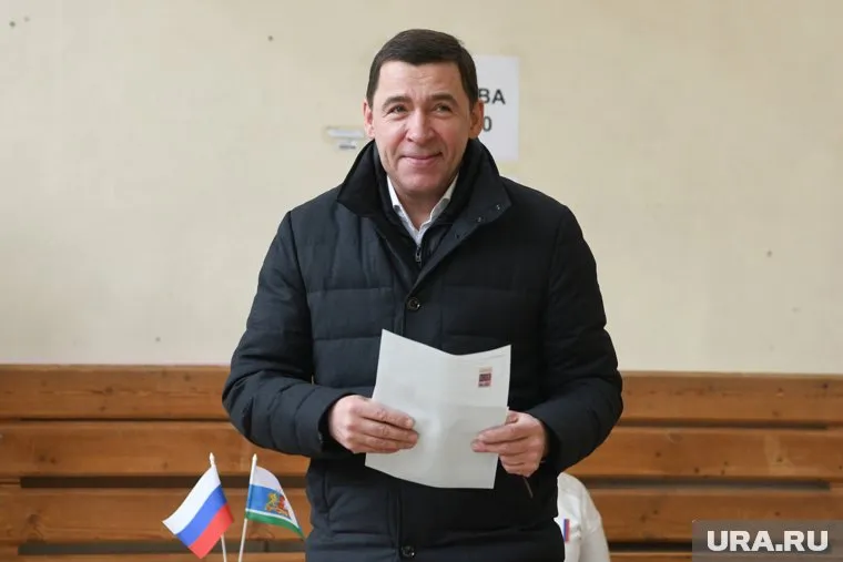 Евгений Куйвашев голосовал днем на участке — в гимназии на ул. Лермонтова