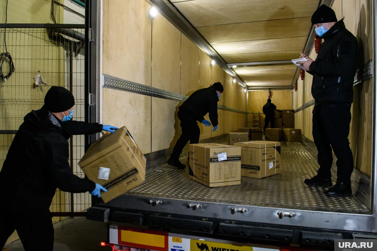 В составе груза — техника, оборудование, стройматериалы