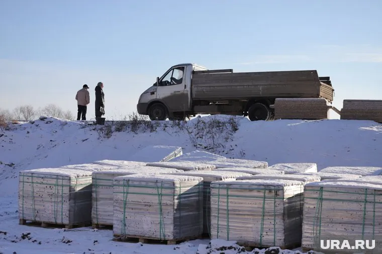 На Донбасс планируют отправить 230 кубов стройматериалов