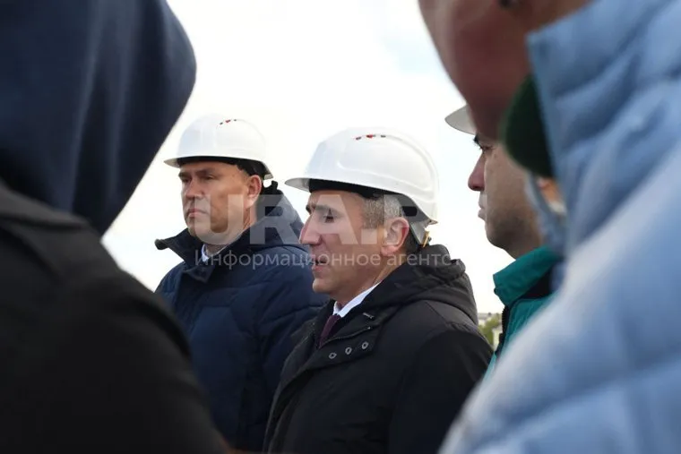 Александр Моор посетил строительную площадку концертного зала в Тобольске