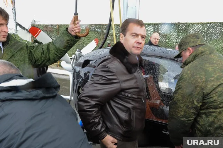 Облетная группа, которая готовит визит Дмитрия Медведева, не прилетела в Челябинск