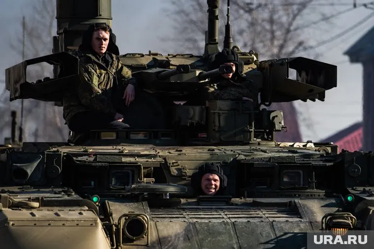 Две БМПТ полностью обеспечат работу российским танкам, сказал Анатолий Матвийчук (архивное фото)