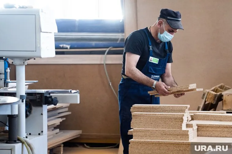 Заключенные изготовят мебель для Нижневартовского политехнического университета