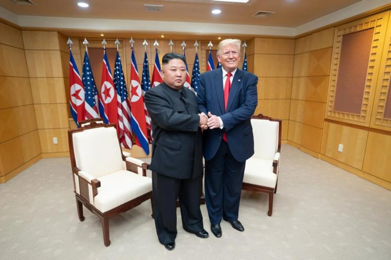 Nikkei Asia: Трамп, возможно, встретится с Ким Че Ыном в ходе азиатского турне