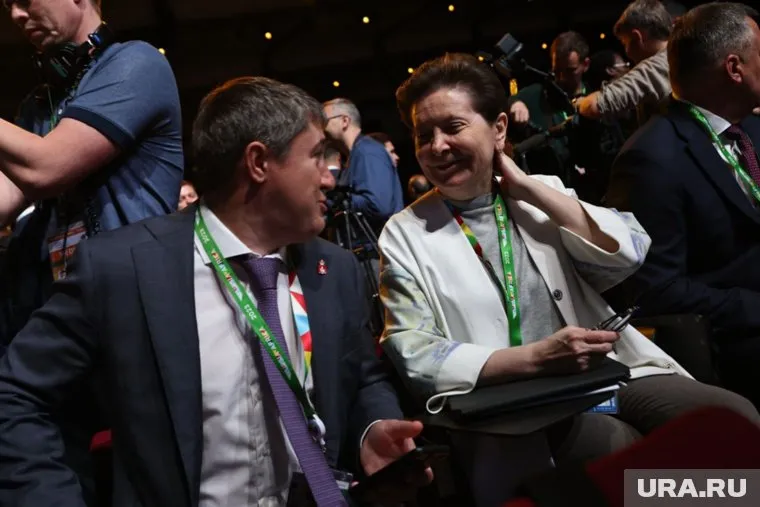 Наталья Комарова посетила форму вместе с пермским губернатором Дмитрием Махониным