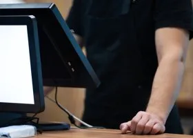 Екатеринбурженка подала в суд на супермаркет, обидевшись на грубое отношение