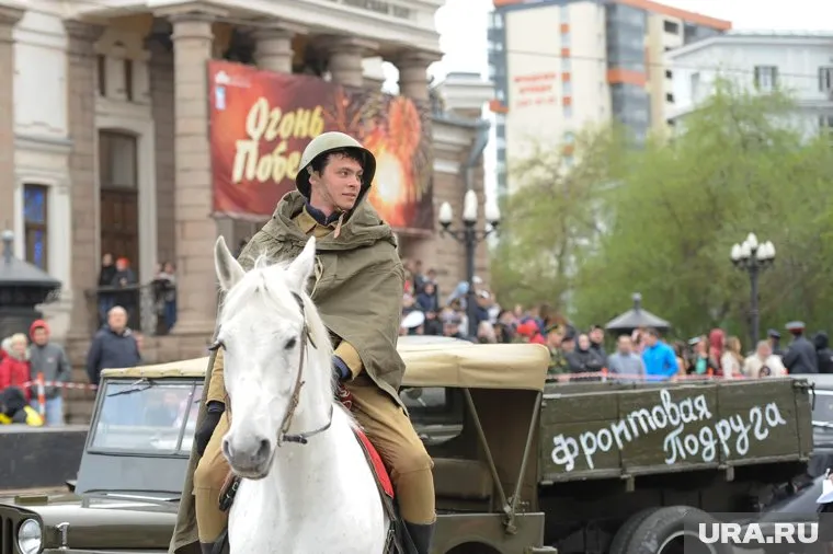 Для приема парада Иосифу Сталину не хватило умения держаться в седле