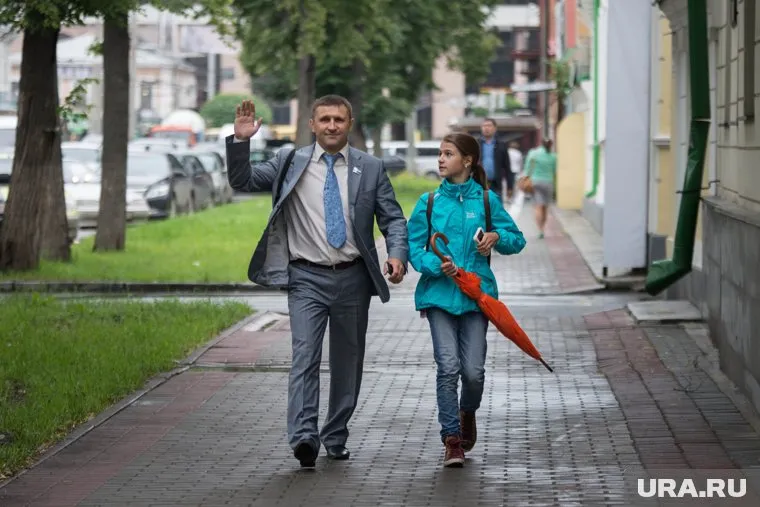 Евгений Артюх отдыхает с семьей и готовится к возвращению к делам