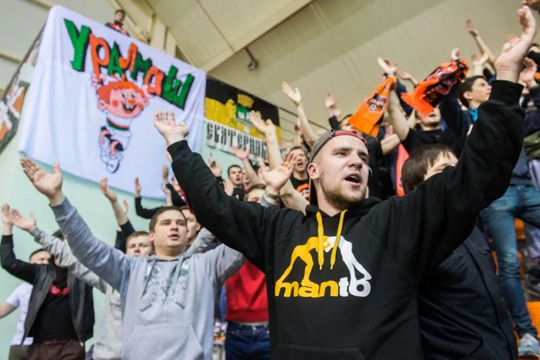 Чемпионат России: ФК "Урал" - ФК "Ростов". Екатеринбург, болельщики урала, футбольные фанаты