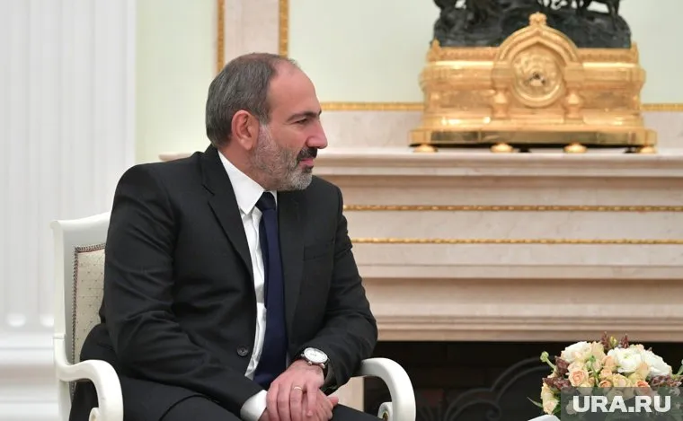 Никол Пашинян поздравил Владимира Зеленского с победой на выборах на украинском языке