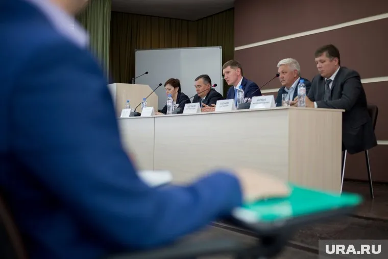 Вадим Плотников (слева) получил новое назначение