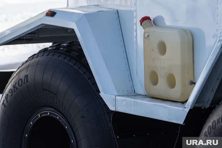 Спасатели экстренно выехали на вездеходе к месту пожара (архивное фото)