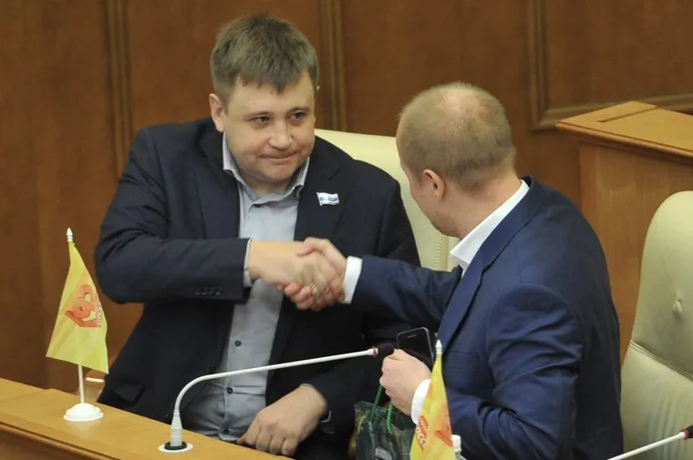 Уход Евгения Лобова из заксобрания. Екатеринбург, рукопожатие, жуковский андрей, лобов евгений