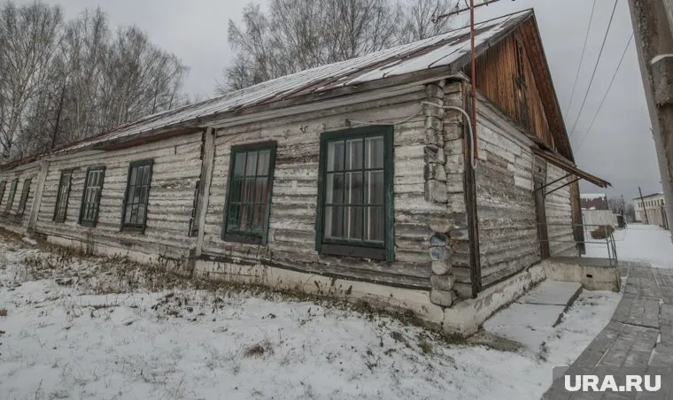 70-летняя челябинка мерзнет в затопленном бараке, который никому не принадлежит (архивное фото)