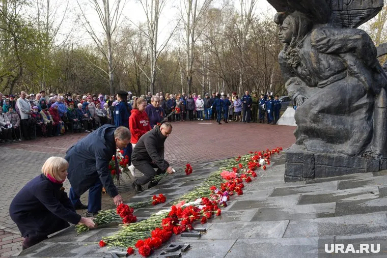 Власти Латвии хотят снести памятник Освободителям Риги, но местные жители против