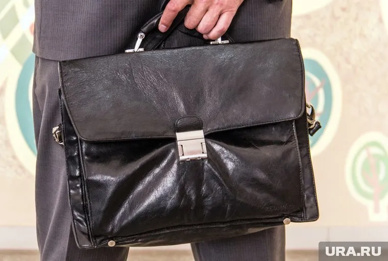 Делопроизводителей тоже выведут за штат