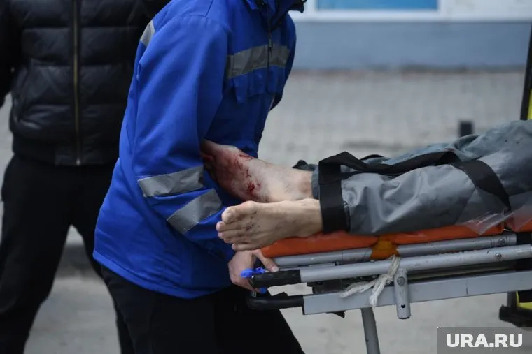 На место прибыли несколько бригад спасателей и скорой