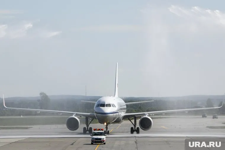 Талибы пускают в аэропорт Кабула только иностранцев, сообщил Забихулла Муджахид