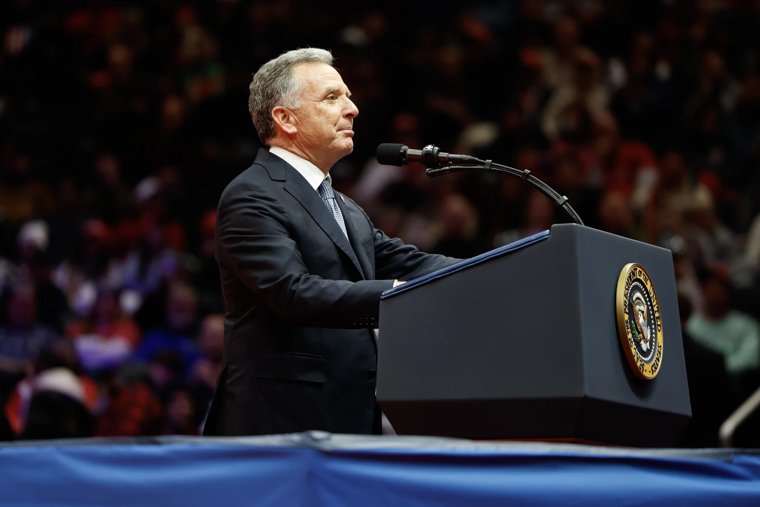 Журналист указал на разницу во внешнем виде Уиткоффа на встрече с РФ и Украиной