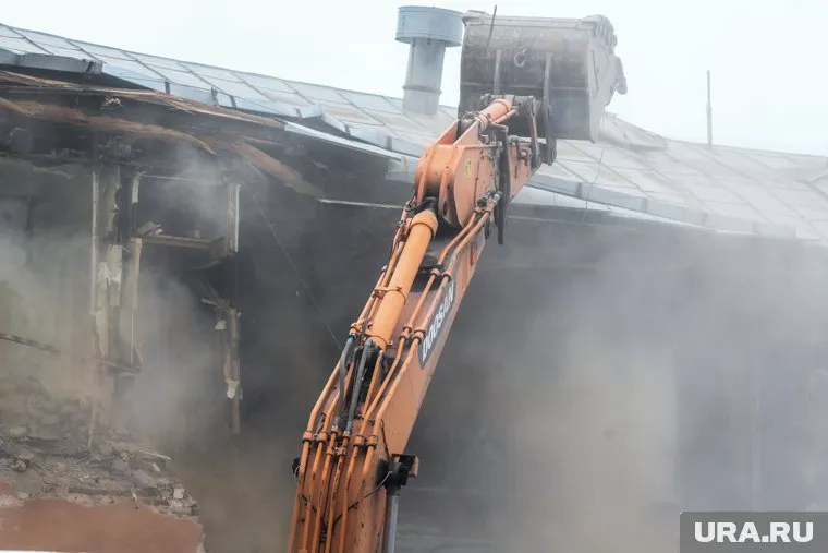 За 2,5 млн рублей подрядчик должен снести здание и вывезти строительный мусор