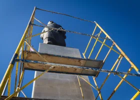 Коммунисты через депутата Госдумы потребовали вернуть Ленина на площадь Миасса