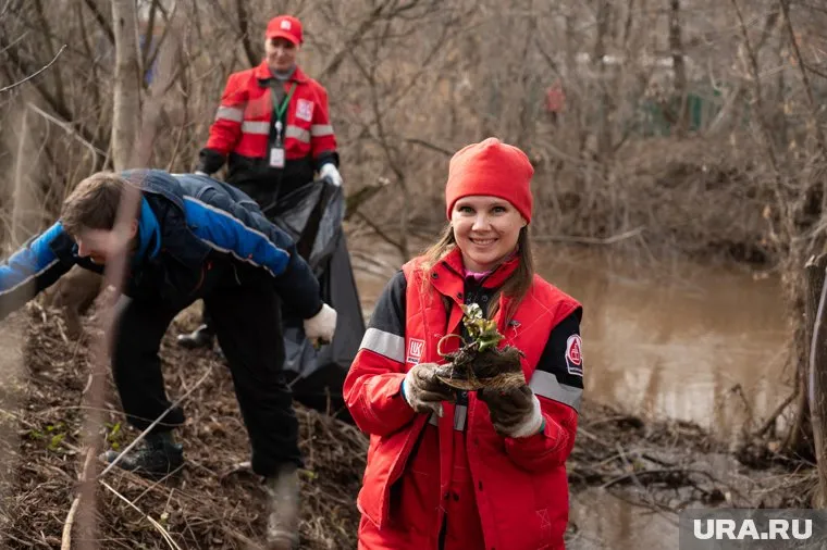 Акция по очищению долин малых рек — ежегодная экологическая акция нефтяников