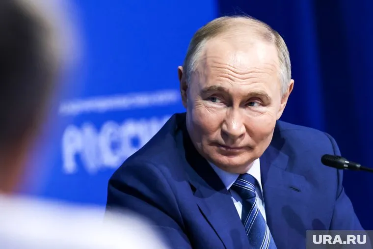 Путин подчеркнул, что изменения климата особенно заметны в Арктической зоне