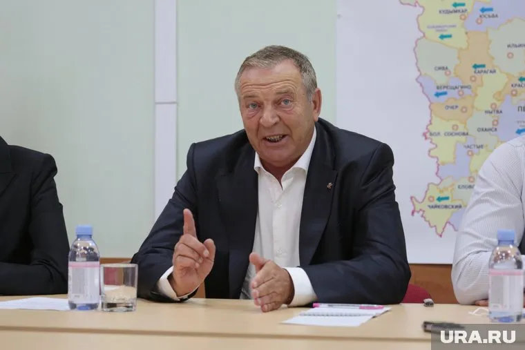 По словам Александра Репина, в 90-е диссертацию за него писали другие люди