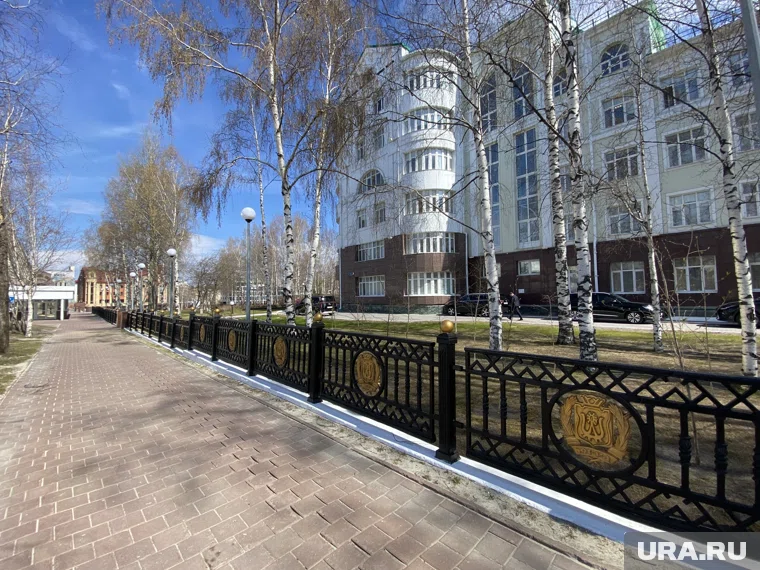 Ремонт Дома правительства в Ханты-Мансийске обещают завершить в октябре 2025 года