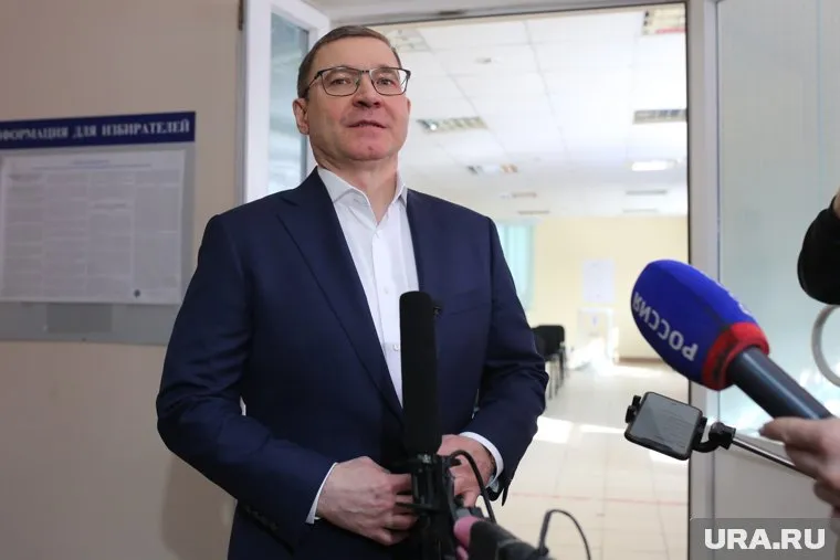 Якушев вручил орден «Родительская слава» тюменской семье с восьмью детьми