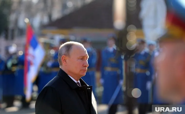 Владимир Путин несколько лет подряд участвовал в Крещенских купаниях