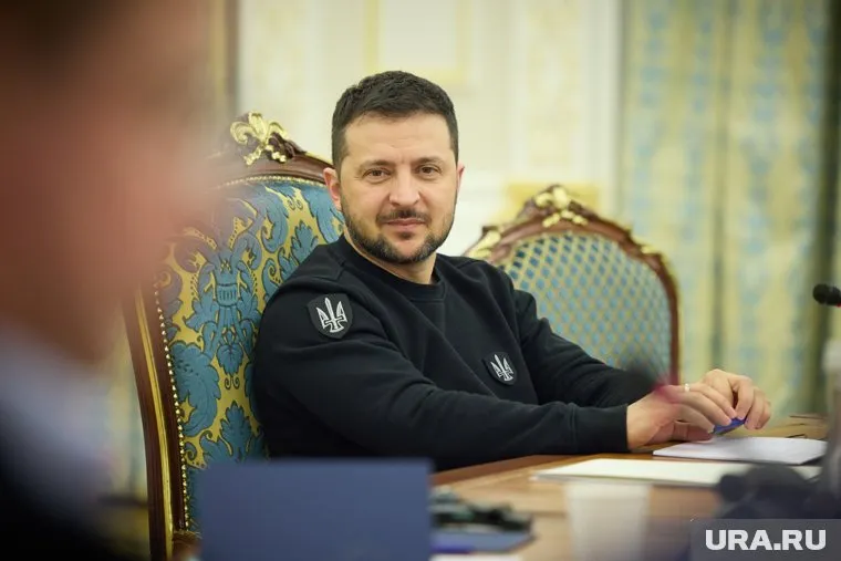 Владимир Зеленский устраняет конкурентов на пост президента Украины путем обысков в квартирах политиков