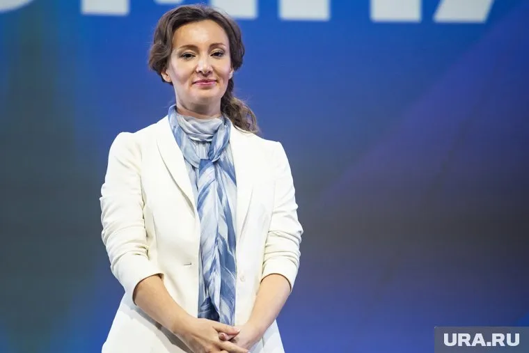 Анна Кузнецова предложила оказать помощь семьям с взрослыми детьми