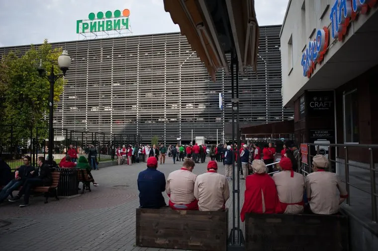 Эвакуация ТРЦ "Гринвич". Екатеринбург, эвакуация, толпа, трц гринвич, люди, работники