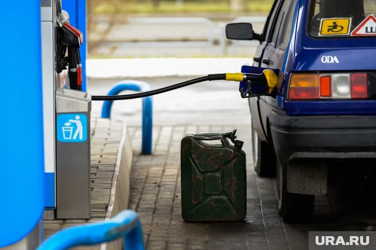 Самыми «дешевыми» заправками эксперты назвали сети Shell и «Астра»