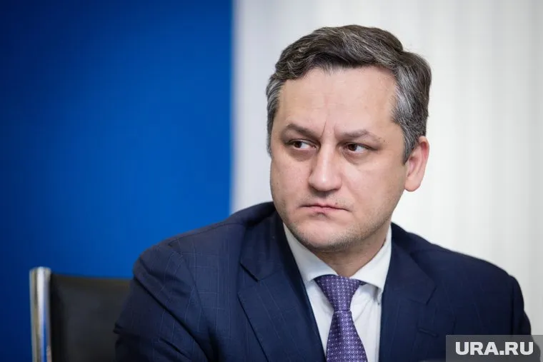 Сотрудники "Белого дома" пытаются добиться отставки Дмитрия Шаповала с помощью прессы